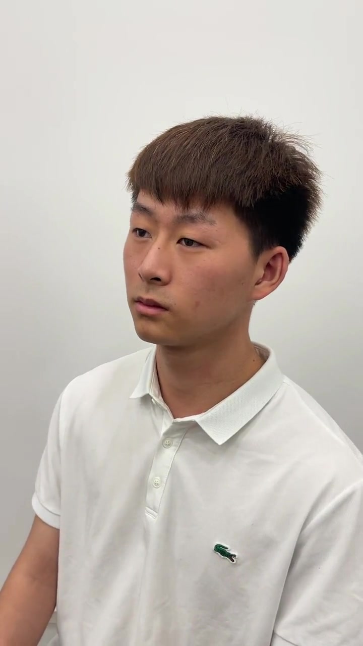 男士发型推荐,立体前刺 男生烫发发型推荐 烫头发前和烫头发后 附近人气男士理发馆 根据脸型