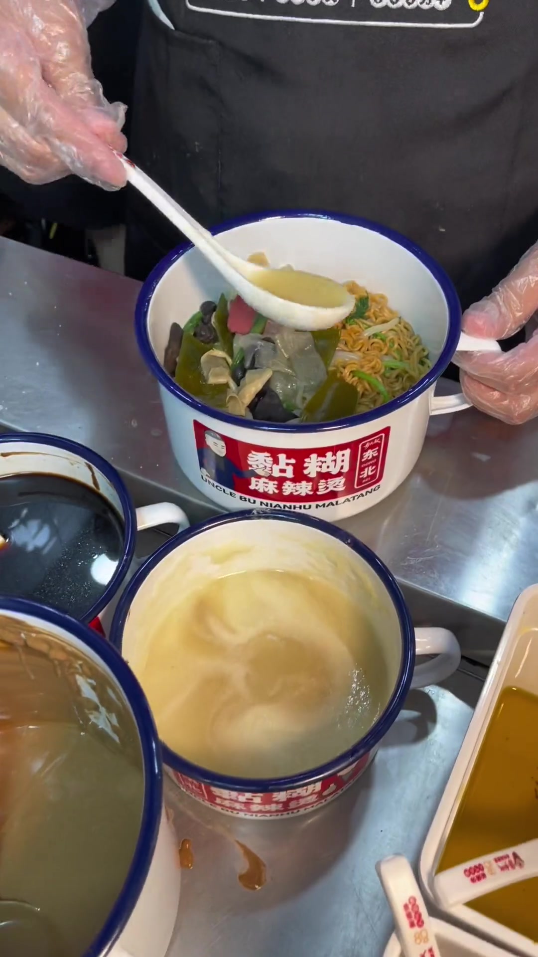 东北黏糊糊的麻辣烫,有谁能抗拒呢?哈尔滨美食 艾特你的饭搭子请你吃 东北黏糊麻辣烫做法