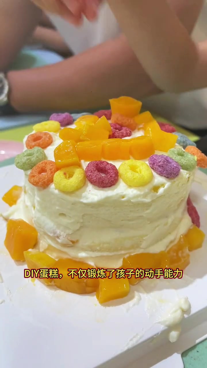 初见蛋糕店,放假了就带孩子来这里DIY蛋糕吧!在视频左下角优惠团购中下单即可。diy蛋糕 