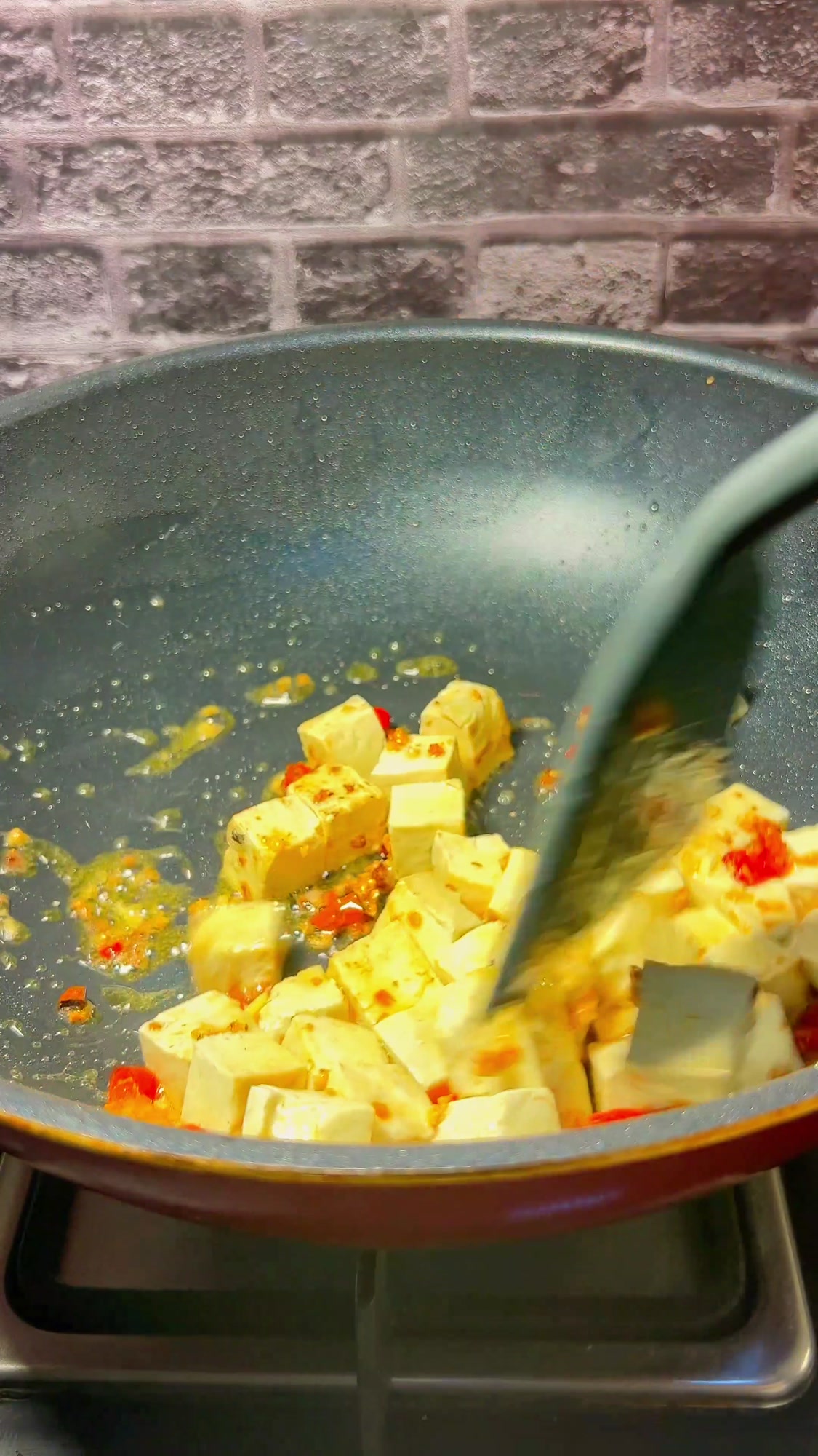 超辣好吃又下饭的尖椒臭豆腐～猪爸爸的心头好,超赞的下酒菜!