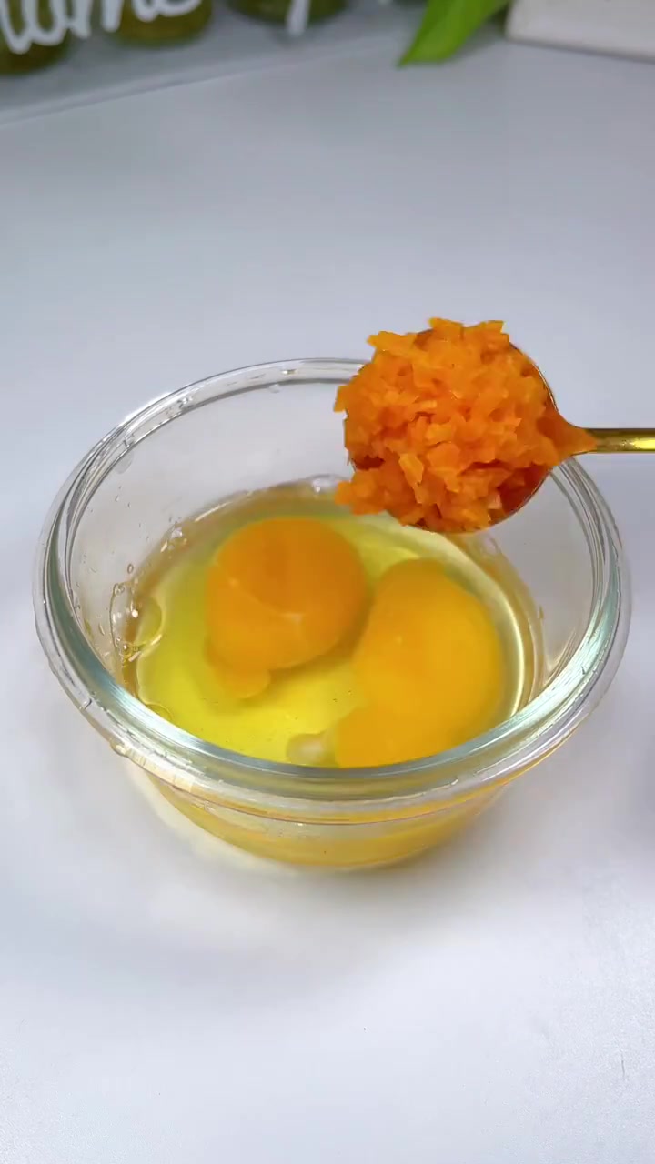 适合9个月以上宝宝 小月龄辅食 宝宝辅食跟我学 鸡蛋饼的做法