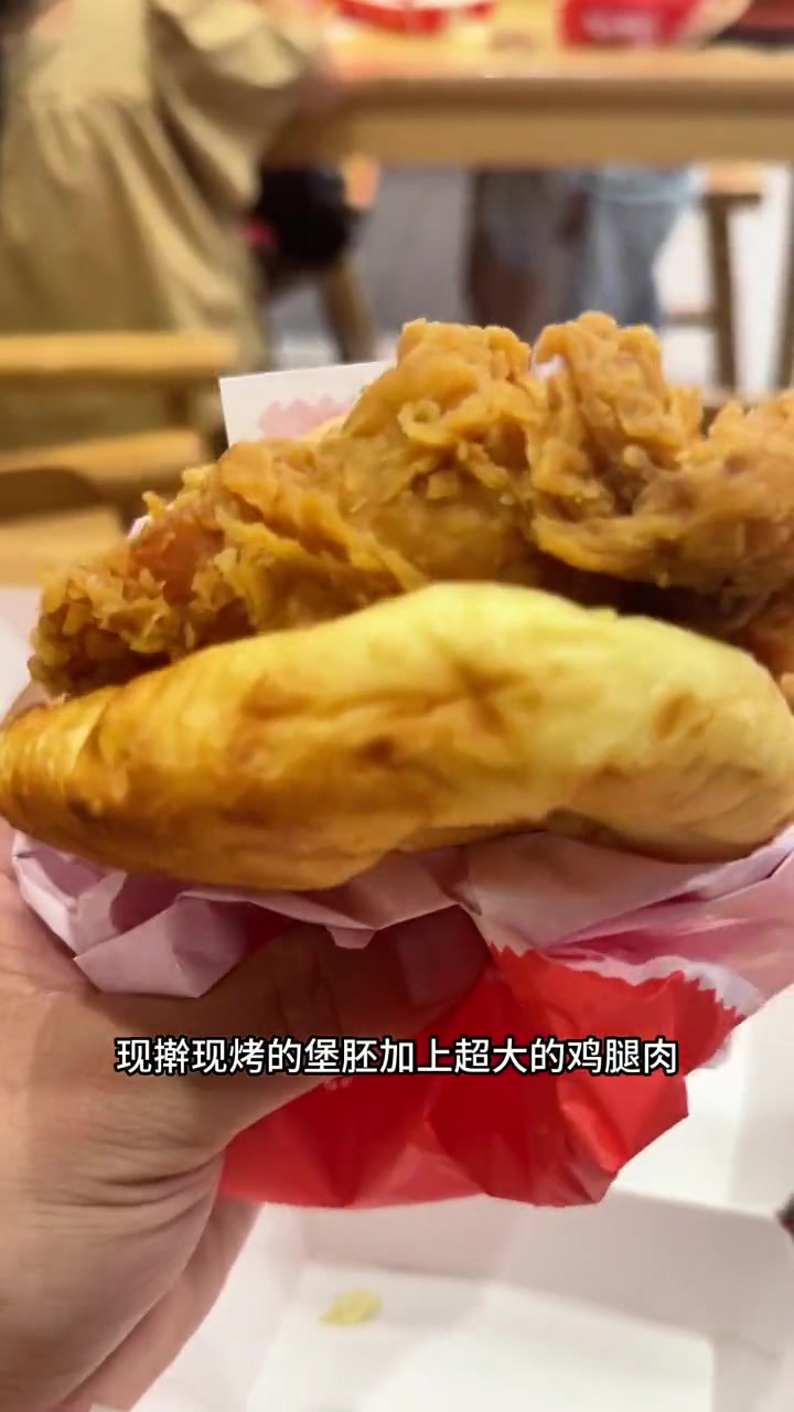 塔斯汀也太绝了,三个招牌香辣鸡腿堡22.5这不是直接吃到爽 暑7寻味计划 以堡会友 放价吃