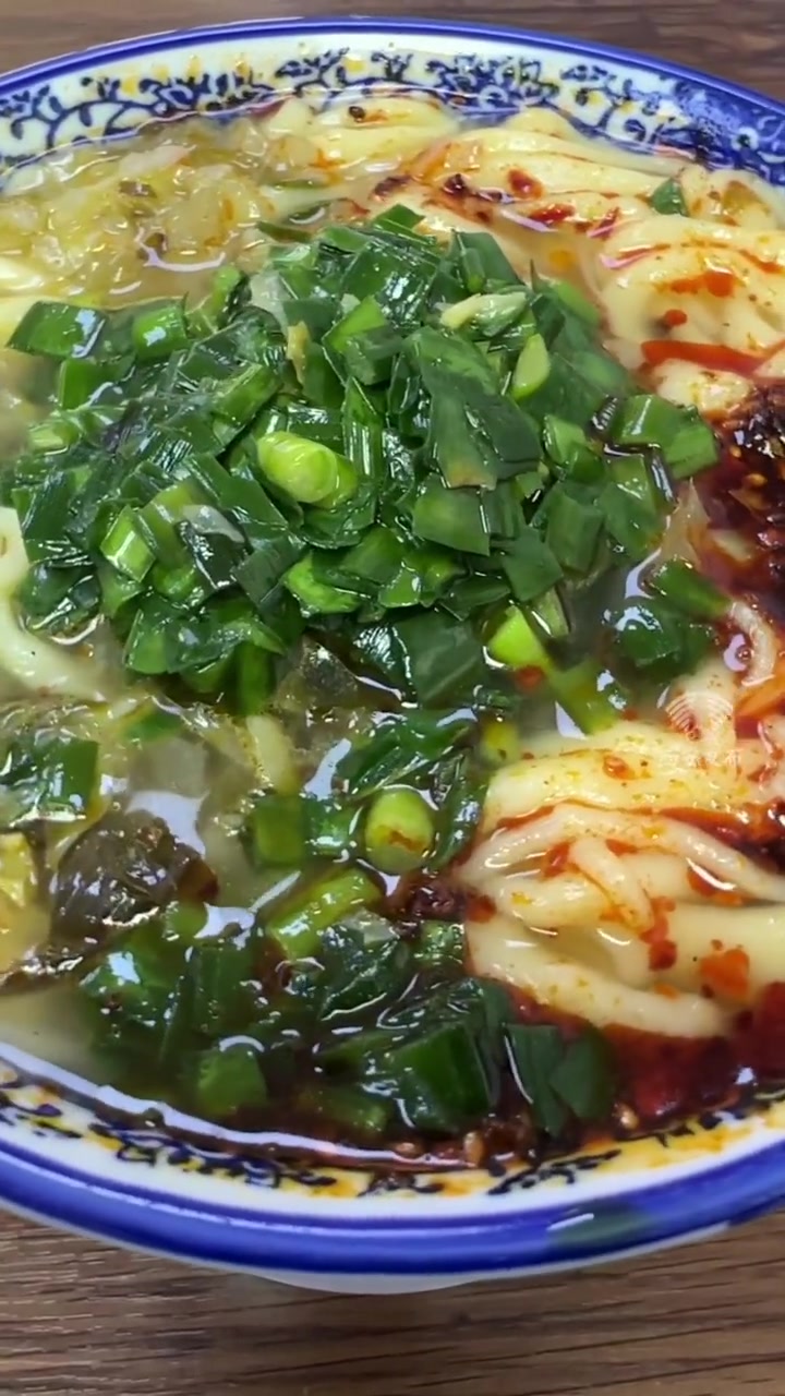 食在西安,这里的美食令人垂涎,小布带你开启一段寻味之旅。今天品味的是陕西忒色美食——浆水鱼