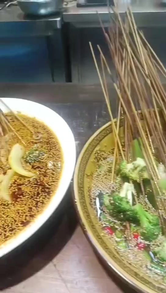 钵钵鸡冷串串技术培训学校哪家好?四川小吃技术培训哪里专业?