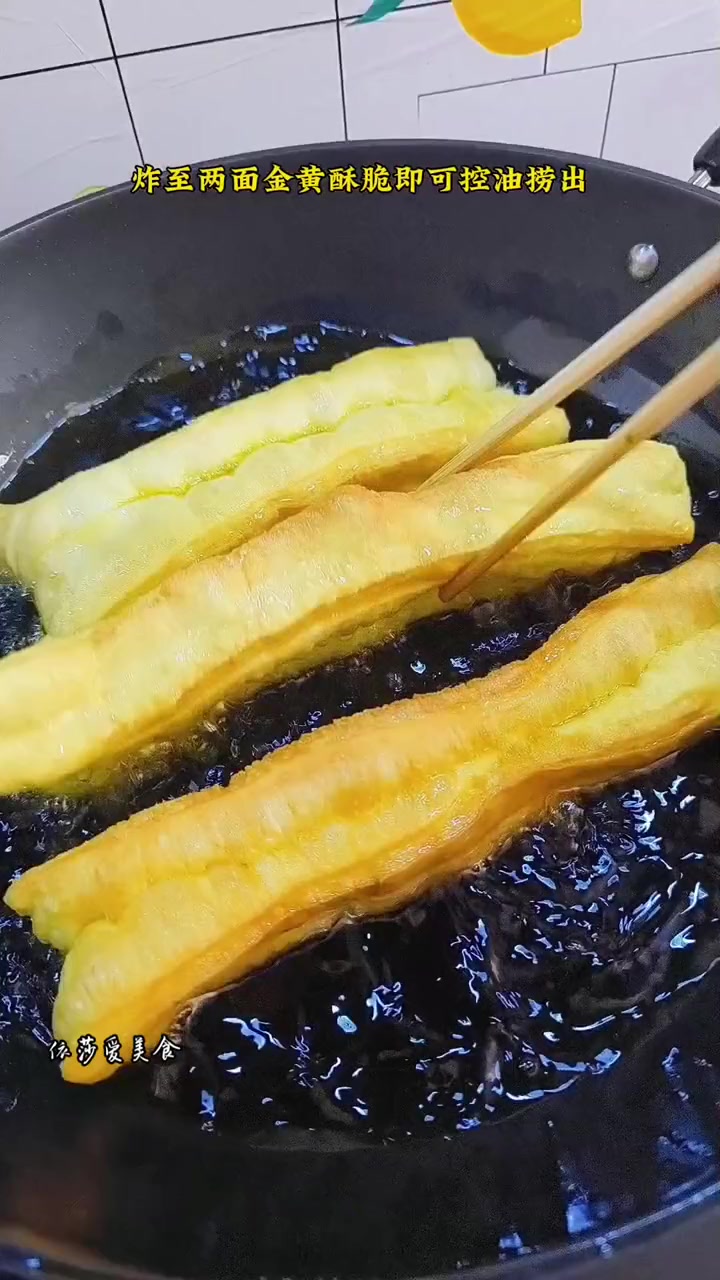 油条是娃娃们的最耐 香酥大油条 油条教程 早餐吃什么