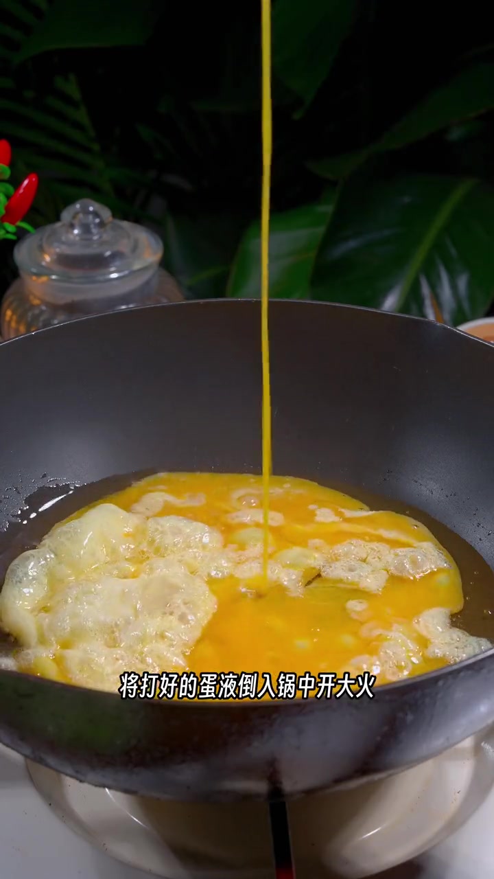 丝瓜吃法多种多样,今天这个做法简单美味,喜欢吃丝瓜的赶紧试试吧 丝瓜 炒鸡蛋 家常菜
