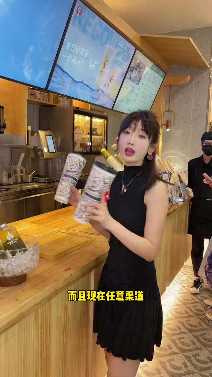 霸王茶姬来东丽万达了!伯牙绝弦和春日桃桃 好喝了!网红饮品打卡 霸王茶姬 仙女都在喝什么 