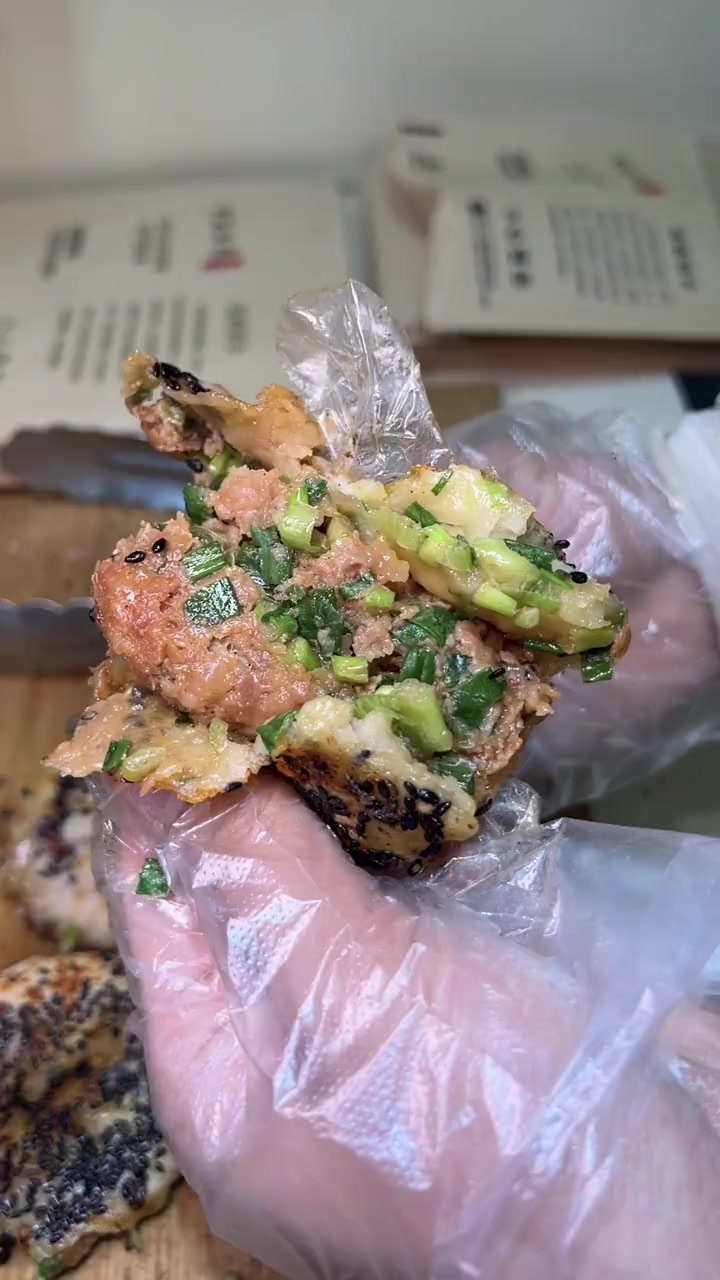 夏日嗨吃节 宁波美食 宁波鼓楼小吃 将军烧饼 好吃不贵 夏天没胃口来吃点市井小吃吧!十块四