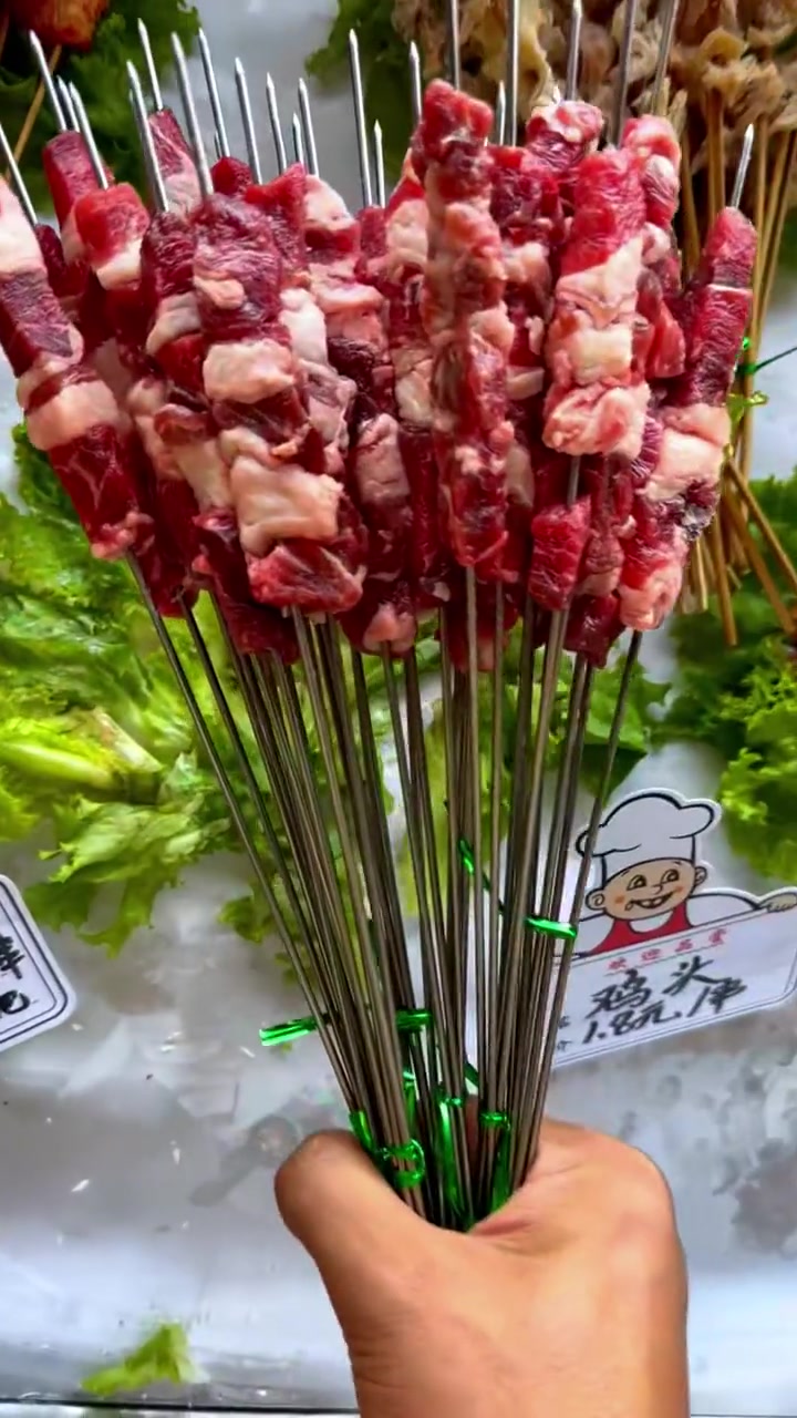 推荐带长辈来这家店,能吃到他们过去的味道 年代感 撸串儿约起来 吃烧烤喝啤酒 夏夜烧烤走起