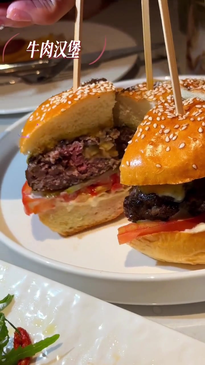 蓝港旗下闽江路新店M+·BAR & RESTAURANT,美食艺术的哲学,西餐+酒吧,晚上