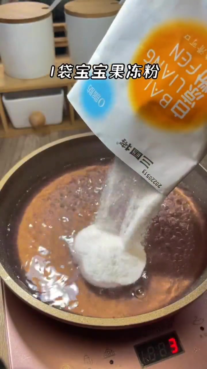 白凉粉 果冻 双皮奶 布丁 烧仙草 学会了这个白凉粉做的果冻小朋友太高兴了,再也不用出去买