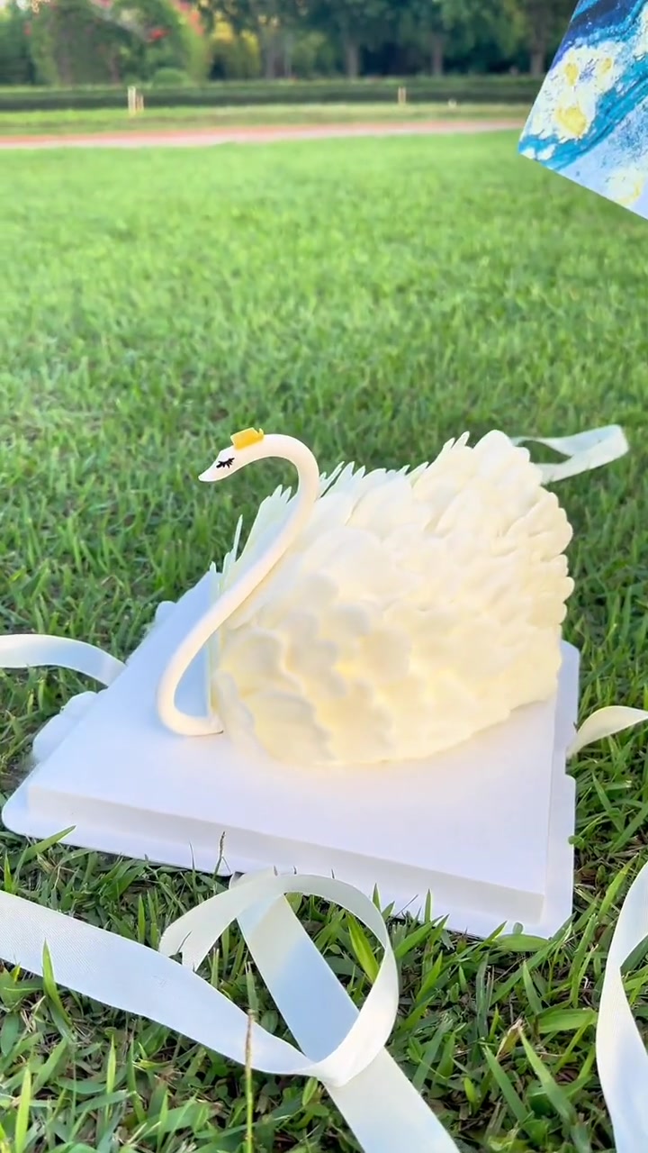 重要的是日子当然少不了这个白天鹅蛋糕了 百丽格娜周年庆  夏日食力狂欢  八喜冰淇淋蛋糕 