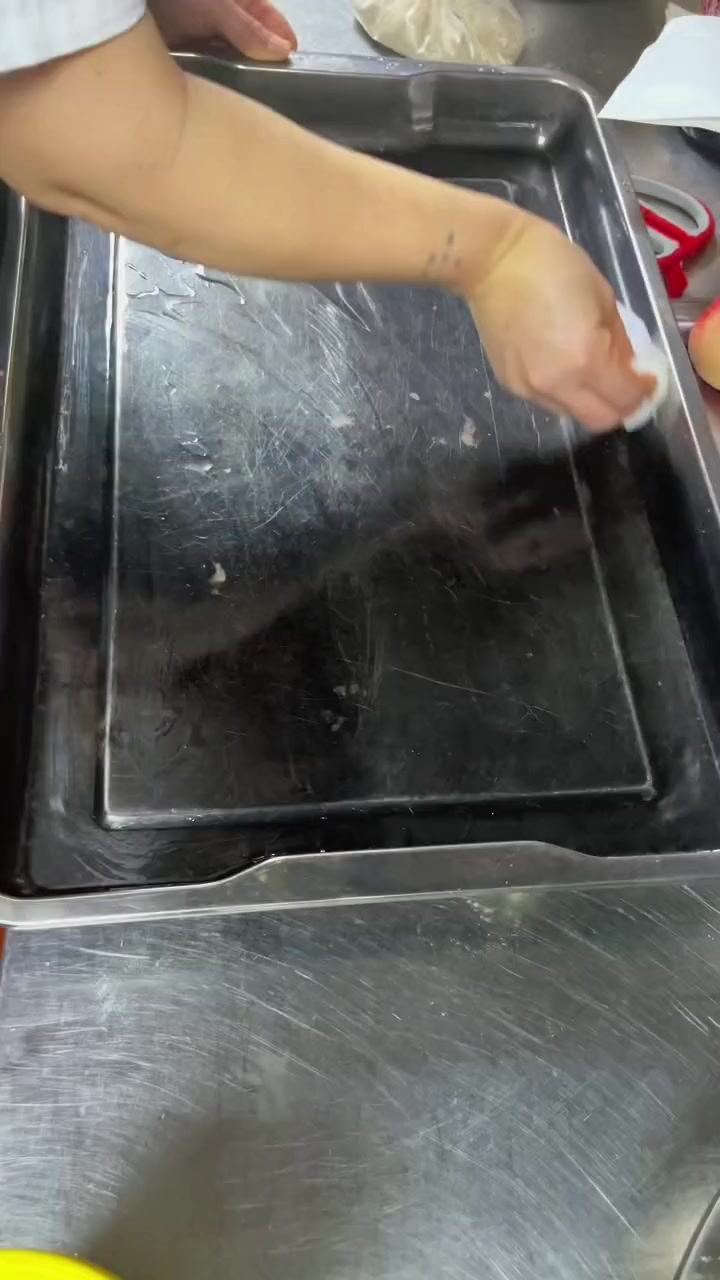 今天分享食堂蒸蛋糕配方,不用打发,零失败。蓬松绵软。配方毫无保留放在视频后面。放心制作。自