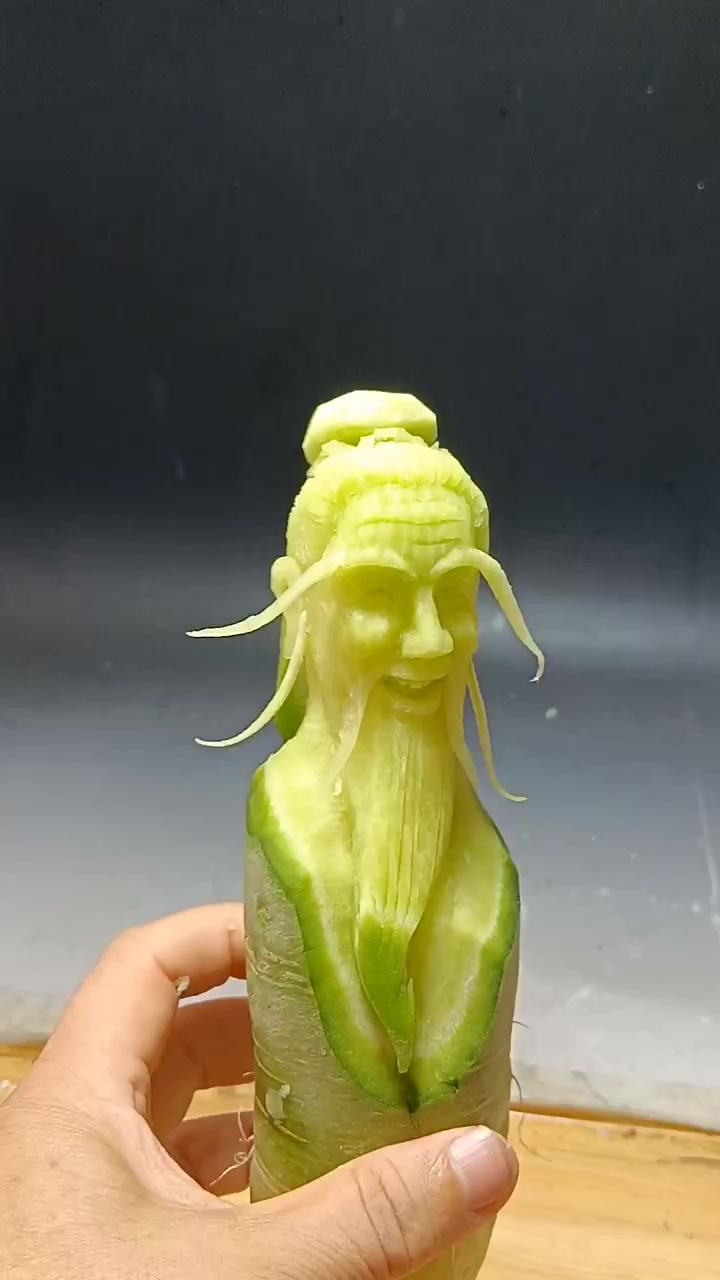 今天上课雕个鱼翁头像,脸色发绿有点瘦