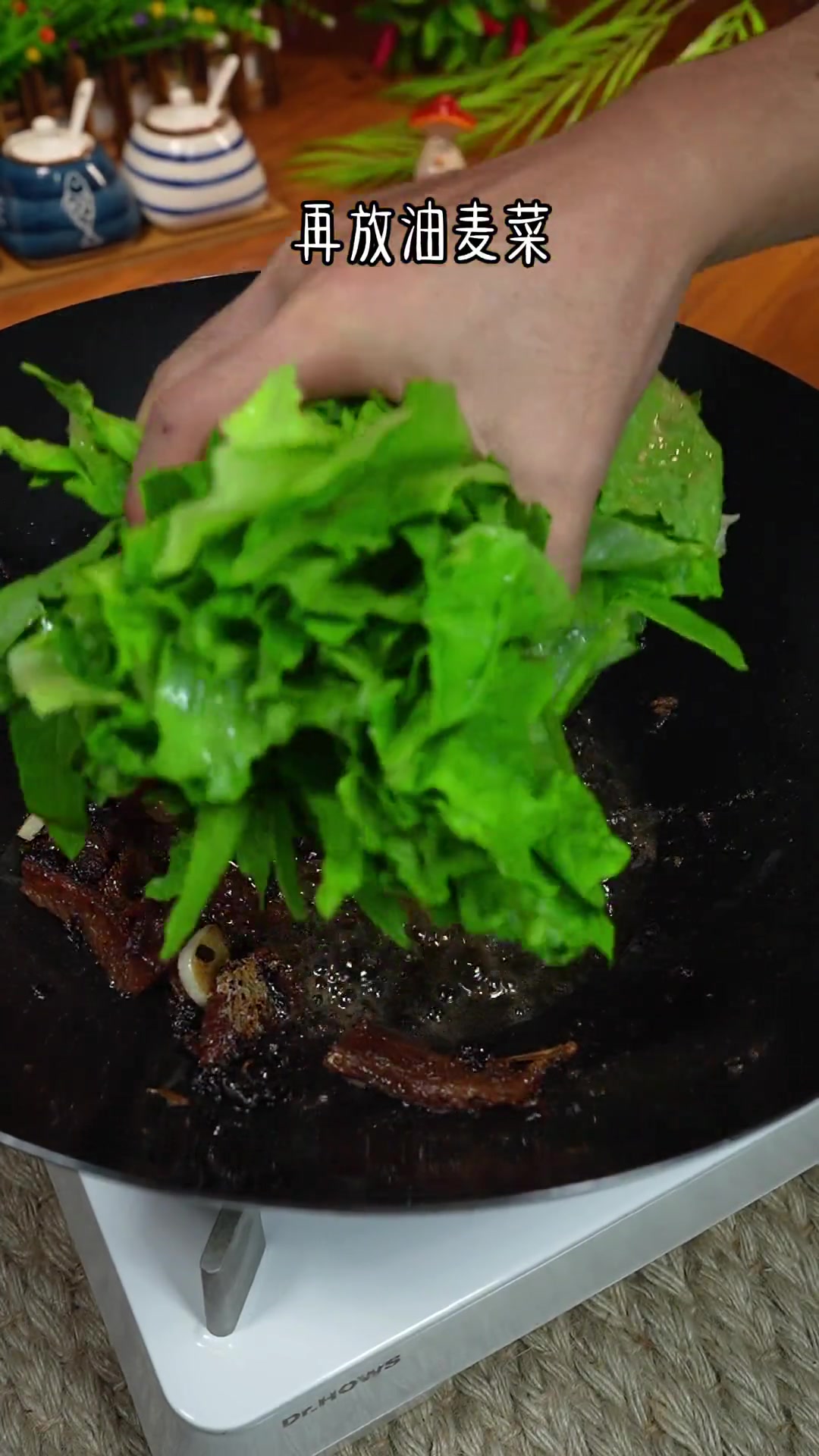 广东人都爱吃的豆豉鲮鱼炒油麦菜,在家像我这样做,味道一点都不输饭店 老广的味道 豆豉鲮鱼油