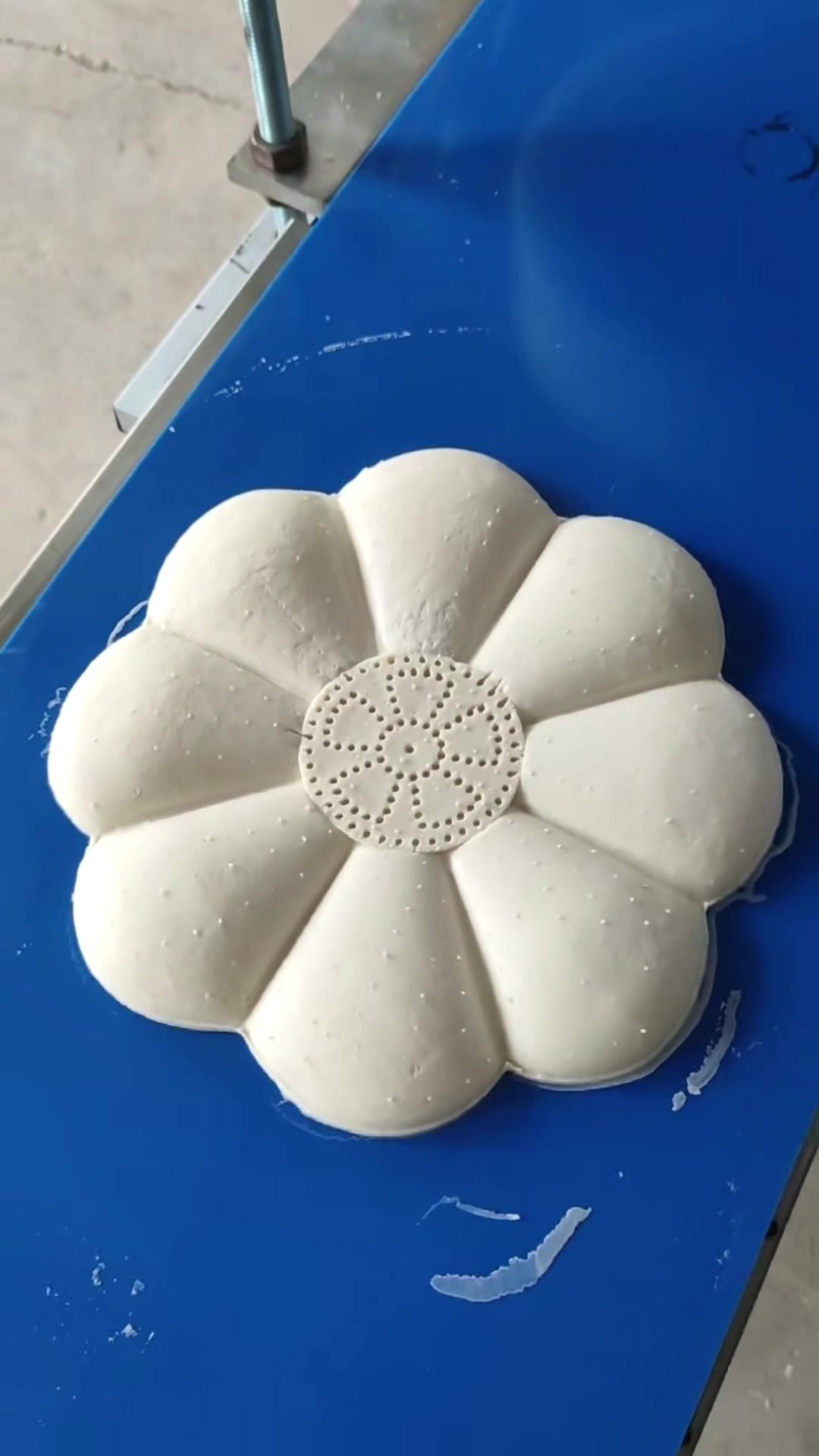 月饼成型机小型商用全自动烧饼白吉馍拍饼机苏式广式月饼压饼机器