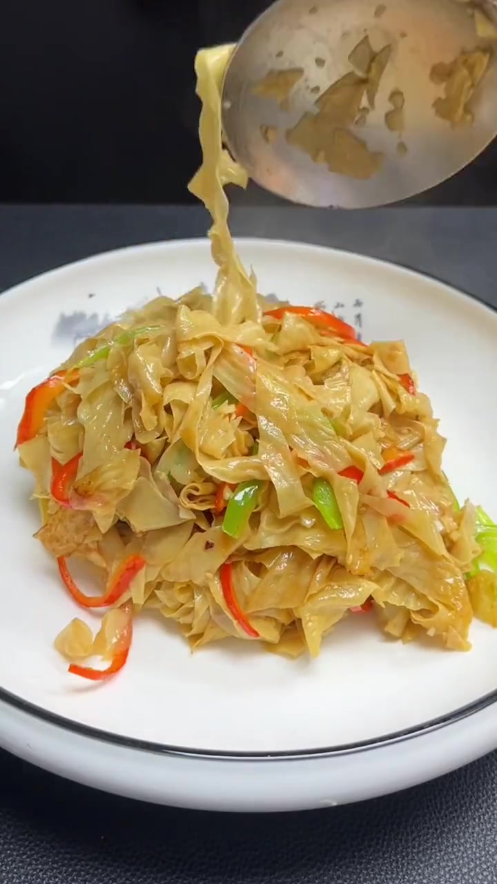 青椒炒豆腐皮 美味下饭菜 简单家常 豆皮 老人小孩都爱吃