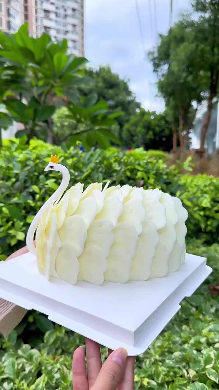 这样的蛋糕你想叫谁买给你吃呢 百丽格娜周年庆 夏日食力狂欢 八喜冰淇淋蛋糕 爱自己的100