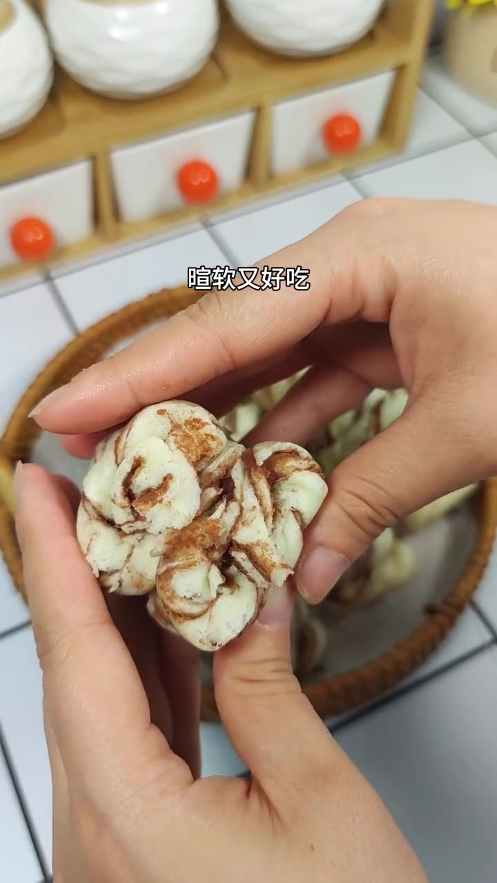 怎么也吃不够的豆沙卷,做法简单比面包还好吃,当早餐也很不错 面食 豆沙卷 花样馒头