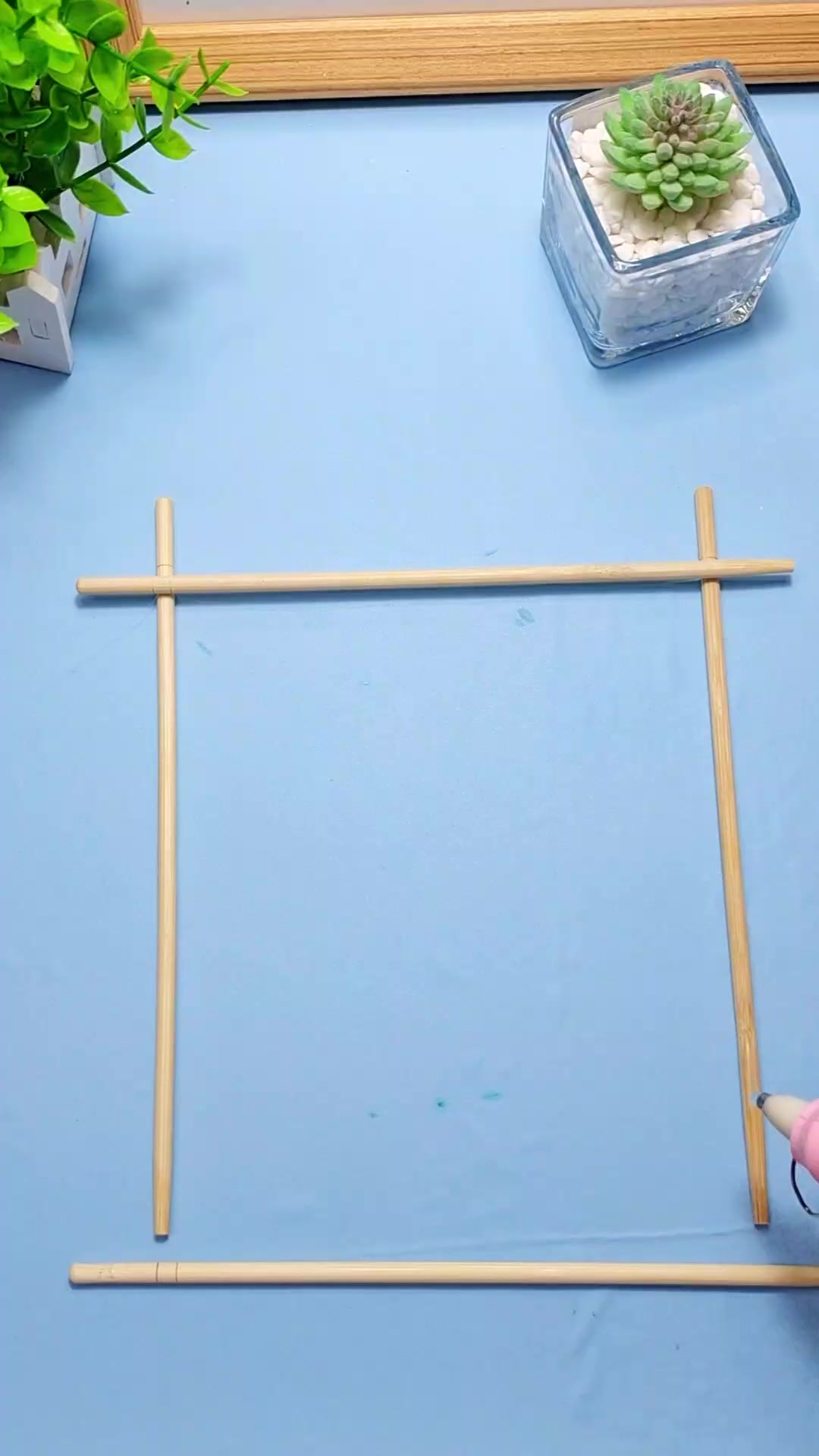 简单的手工画框,用一次性筷子制作,幼儿园小朋友就能完成