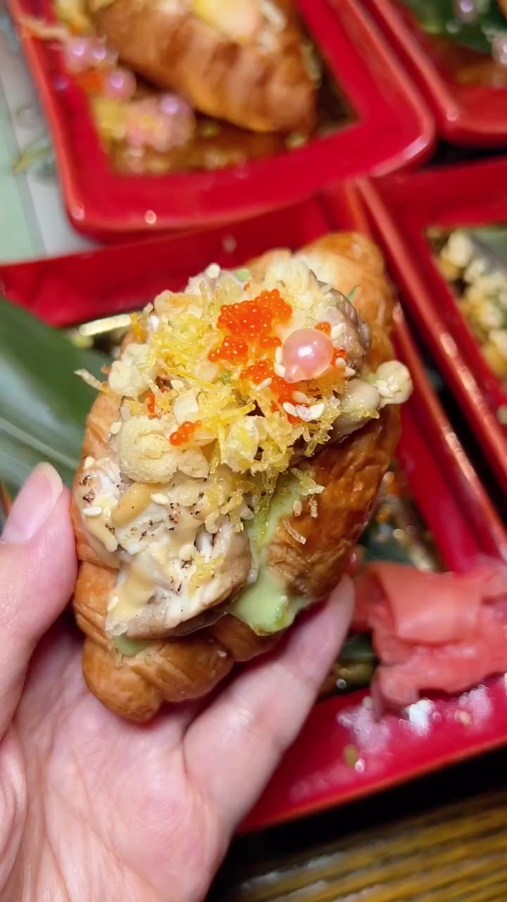 第一次吃可颂寿司!这神奇的搭配到底是啥口感?