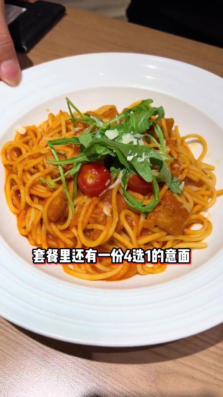 一口爆浆的榴莲披萨你吃过吗?就是必胜客的新品比萨 必胜客榴莲开爆 必胜客榴莲披萨 元气星期