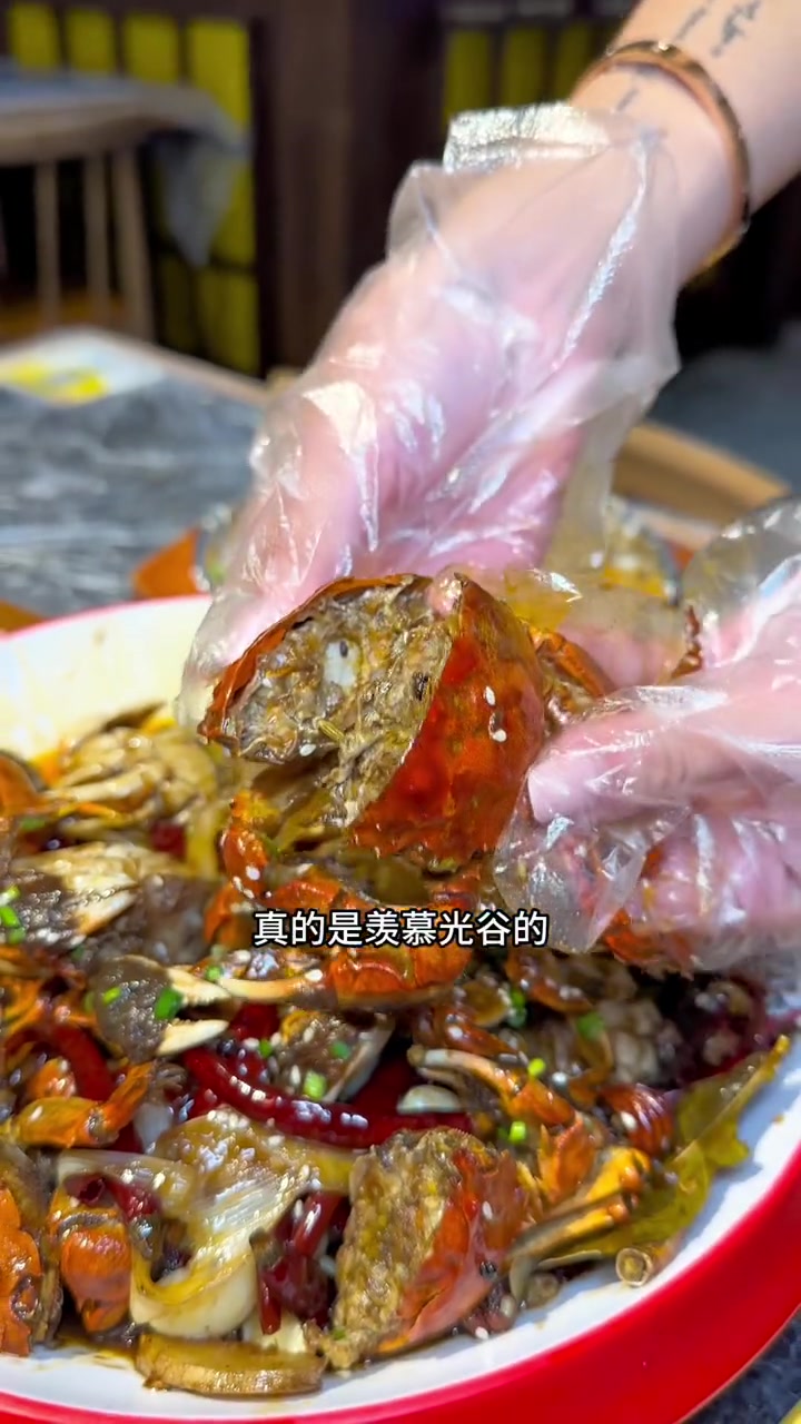 在光谷!99吃螃蟹!各种烧烤烈火牛肉!还有主食蒸饺!武汉美食 美食探店 广告