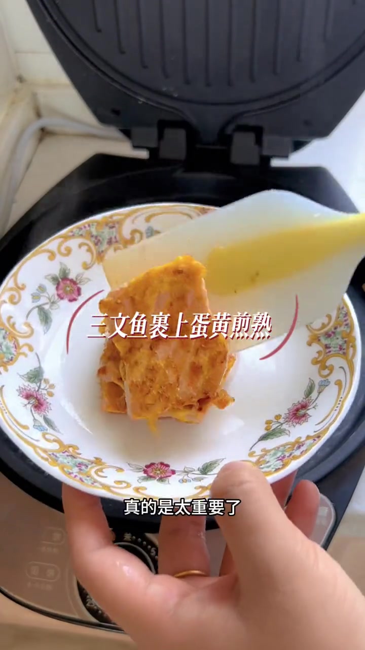 有人说生娃要趁早,我认为生娃时机要选好。今天的 宝宝辅食 是香煎三文鱼,做法简单有营养,你