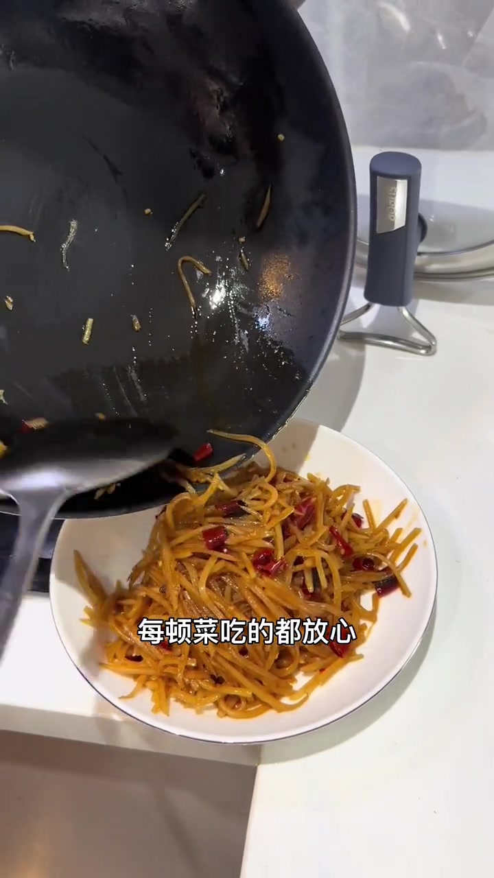 跟风买了一堆涂层锅,真的不禁造,今天终于找到了真正无涂层的不粘锅了!苏泊尔有钛 真无涂层炒