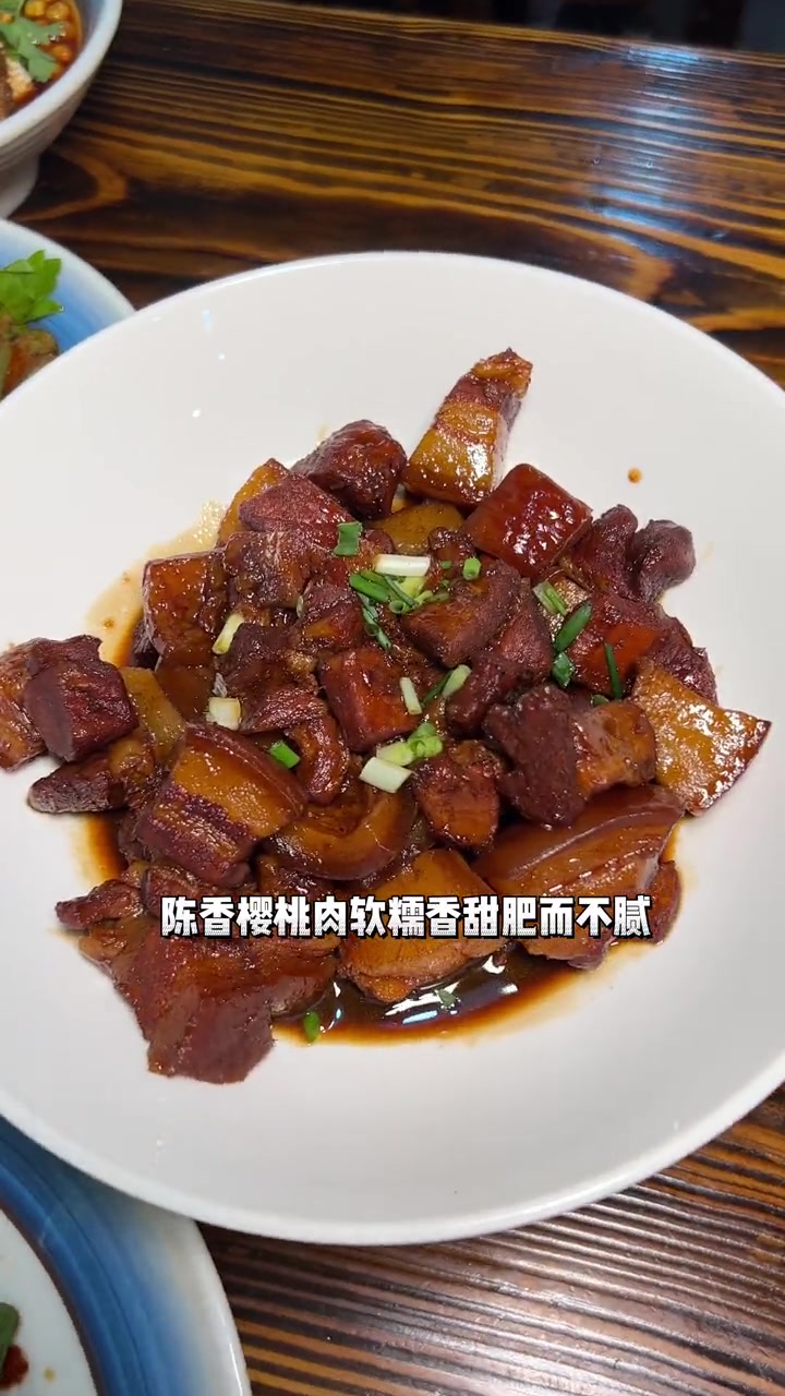 乐山非遗美食在武汉也能吃到了,好多人都奔着这一口汤来的,果然名不虚传 武汉美食 跷脚牛肉 