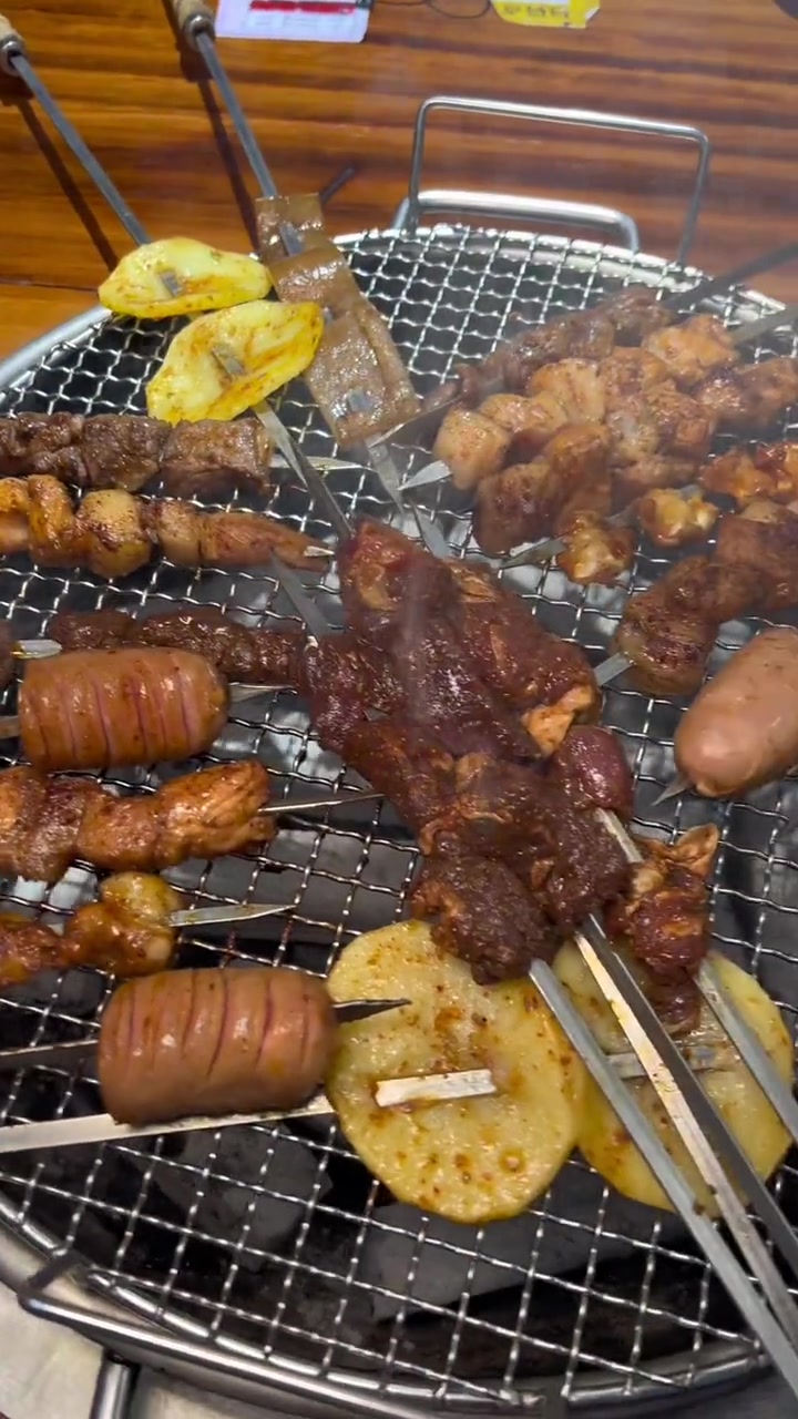 八一路水浒烤肉,大块吃肉大碗喝酒,168四人餐,相当过瘾!夏日美食我来探 这样吃烤肉才过瘾