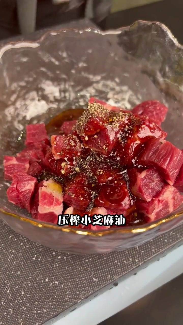 高品质的牛肉菜谱来了,减脂菜谱之大葱烤上脑!银蕨农场 上脑牛排 牛排的家常做法