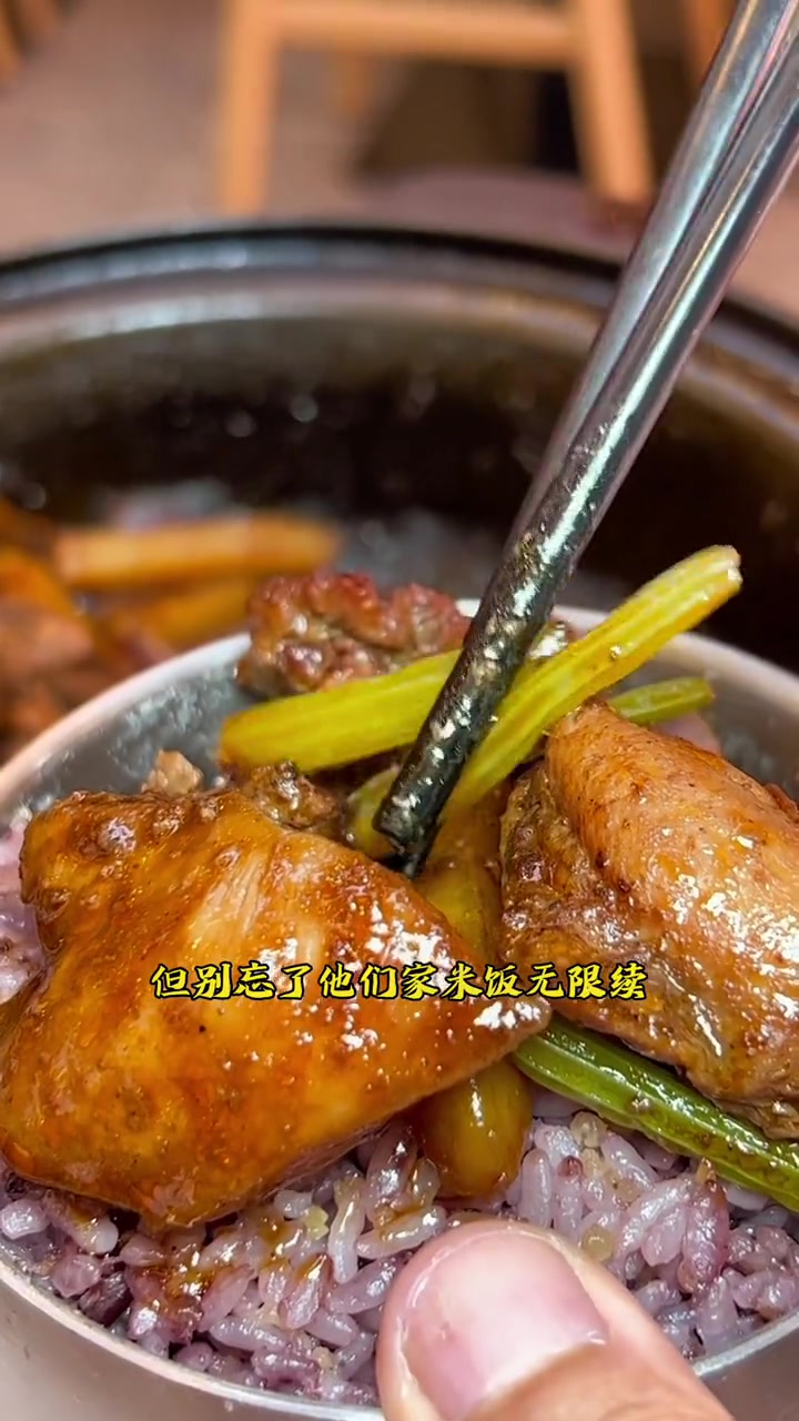 他家鸡公煲真的好吃,特别嫩,两个人点个中煲套餐就可以了 鸡公煲 美食分享 工作餐 好吃到停