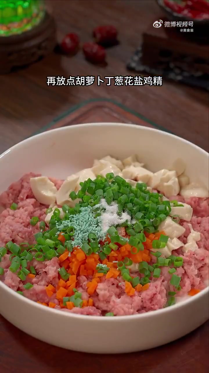 美食大集「广东肉酿水豆腐」是广东人经常吃的一道家常菜,很多人从三岁吃到80岁都没有吃腻,鲜
