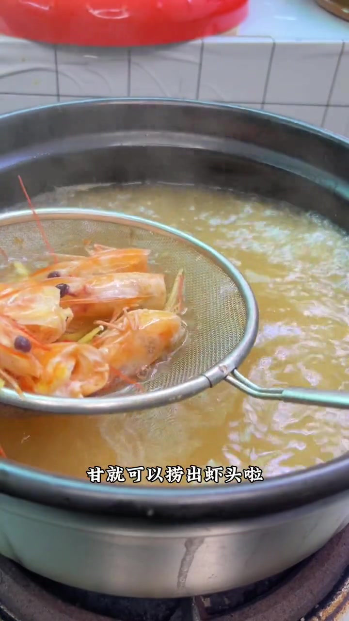 潮汕虾蟹粥好多朋友都喜欢吃 但是不会煲 其实很简单 有个砂锅就可以啦 家常菜 汤鲜味美 海