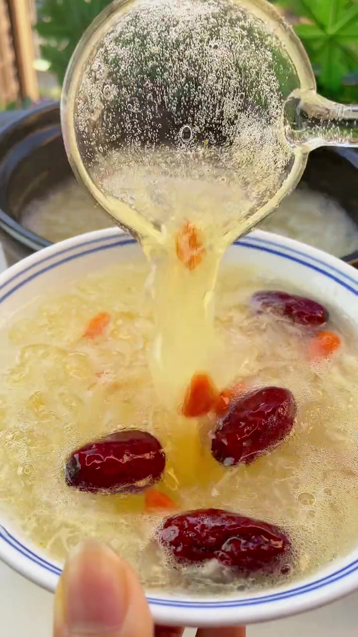 外行吃燕窝内行吃银耳5分钟出胶的做法 银耳羹 红枣银耳汤