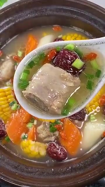 做一道玉米胡萝卜山药排骨汤,瞬间可以喝三碗!「舔屏」视频自