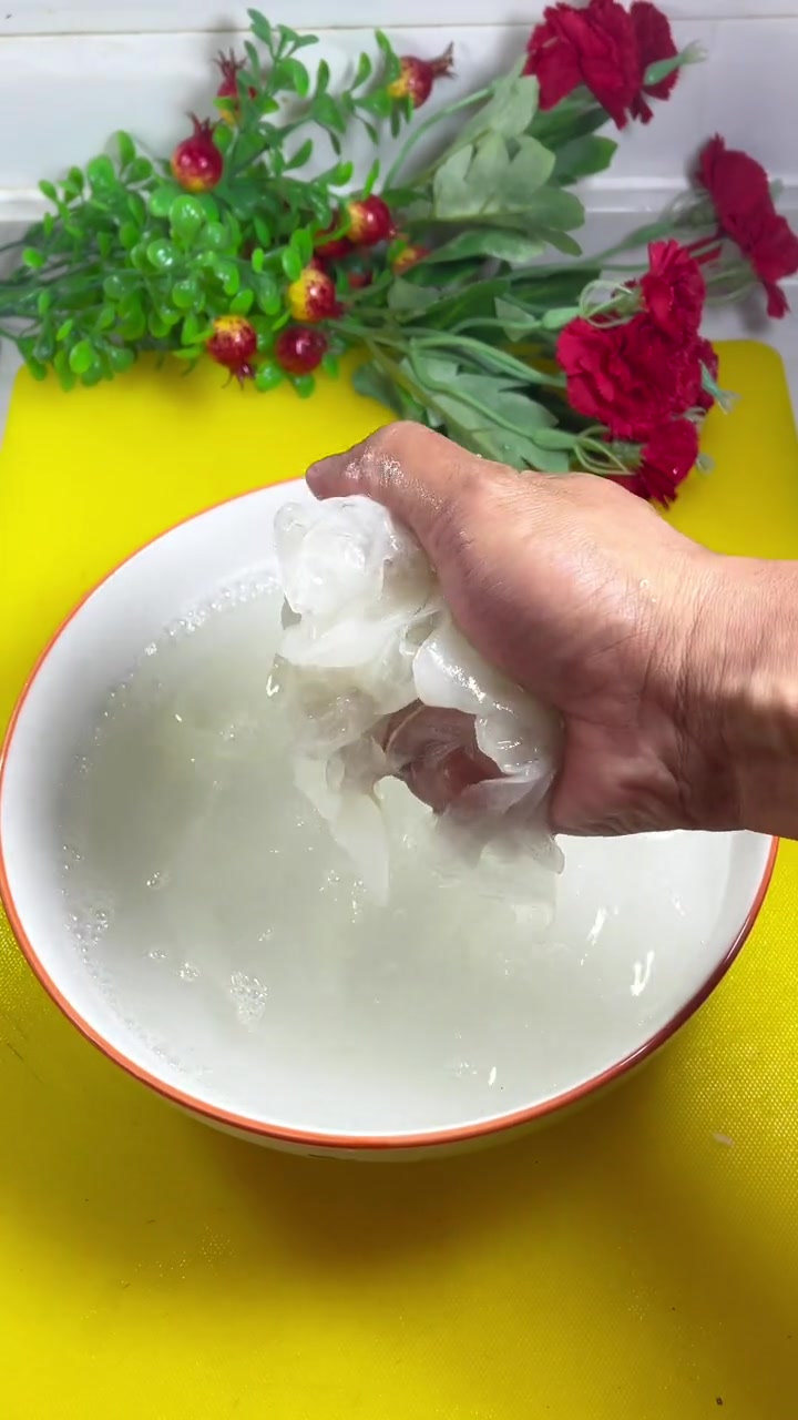 好喝的老黄瓜汤 老黄瓜汤,你就按照我这么做,保证你汤鲜味美还好喝 +小助手 +上热门