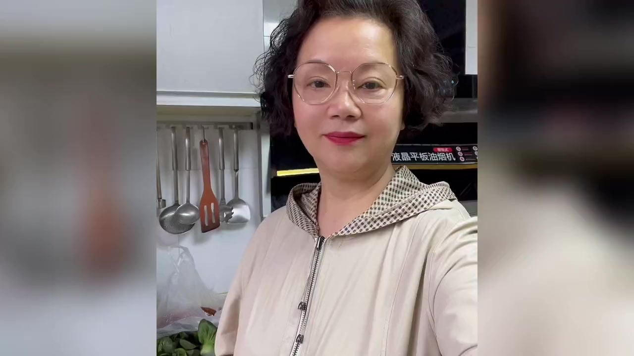 冬天家里常备一颗黄芽菜,没菜的时候拿出来烧烧还是蛮好哒