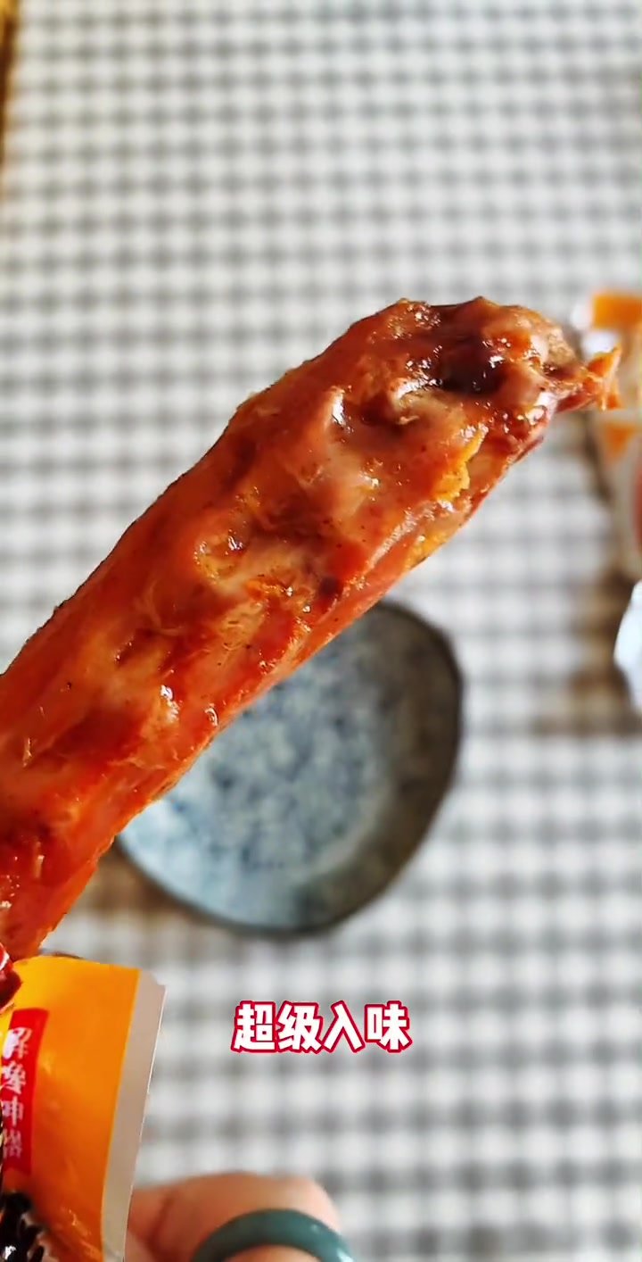 独立包装 开袋即食 三种口味的 烤鸡脖 肉质香酥软烂入味十足～妈呀太香了 手撕烤脖 +小助