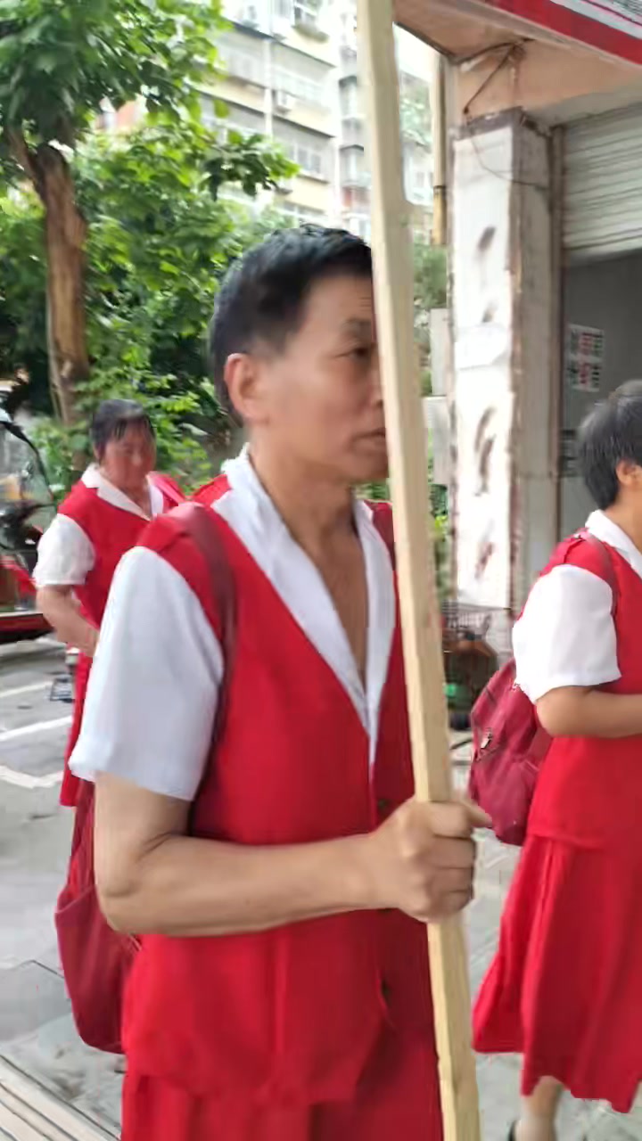 重庆腰鼓队,可能我不不够专业,但是我们用真心为老板开业宣传,