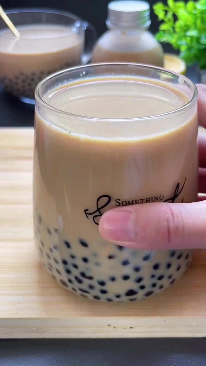 今天教你一个简单版珍珠奶茶做法 自制奶茶 在家做奶茶 珍珠奶茶 自制甜品 秋天的第一杯奶茶