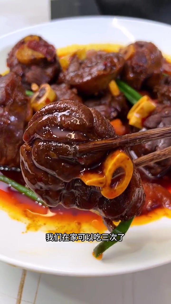 这个羊小腿很新鲜而且都是原切,麻辣红烧清炖都好吃 大口吃肉 原切羊小腿 妈呀太香了 羊肉