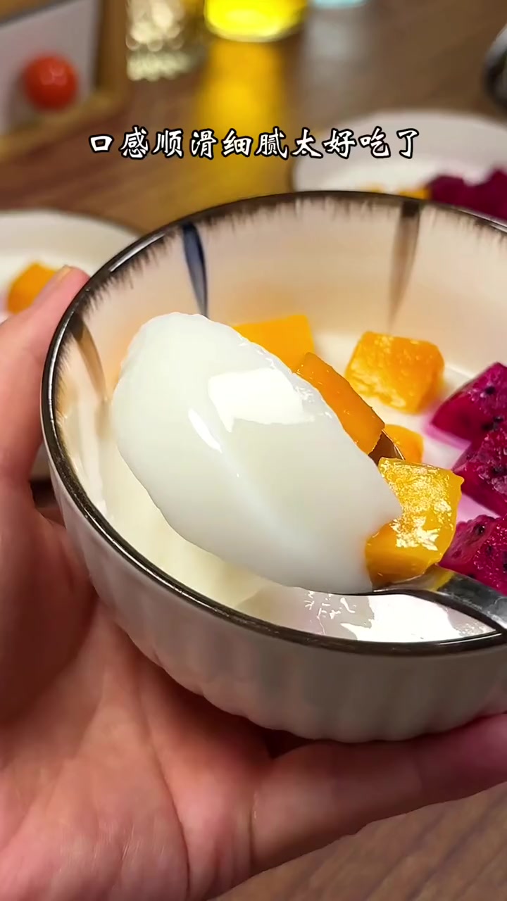 很多人喜欢吃双皮奶,但却不知道怎么做才好吃,1分钟教会你,自己吃或摆摊都可以 双皮奶 自制