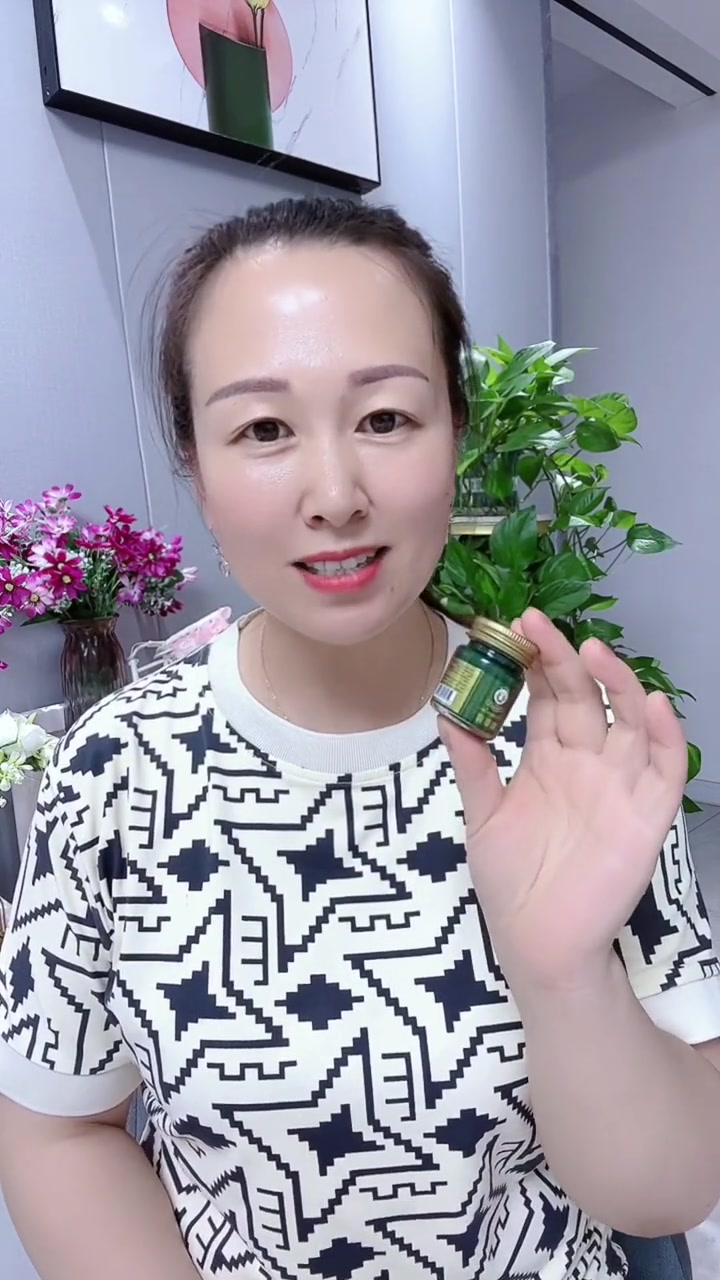 关于 泰国青草膏,我建议家里还是常备几支,总有会用到的时候 好东西一起分享给大家