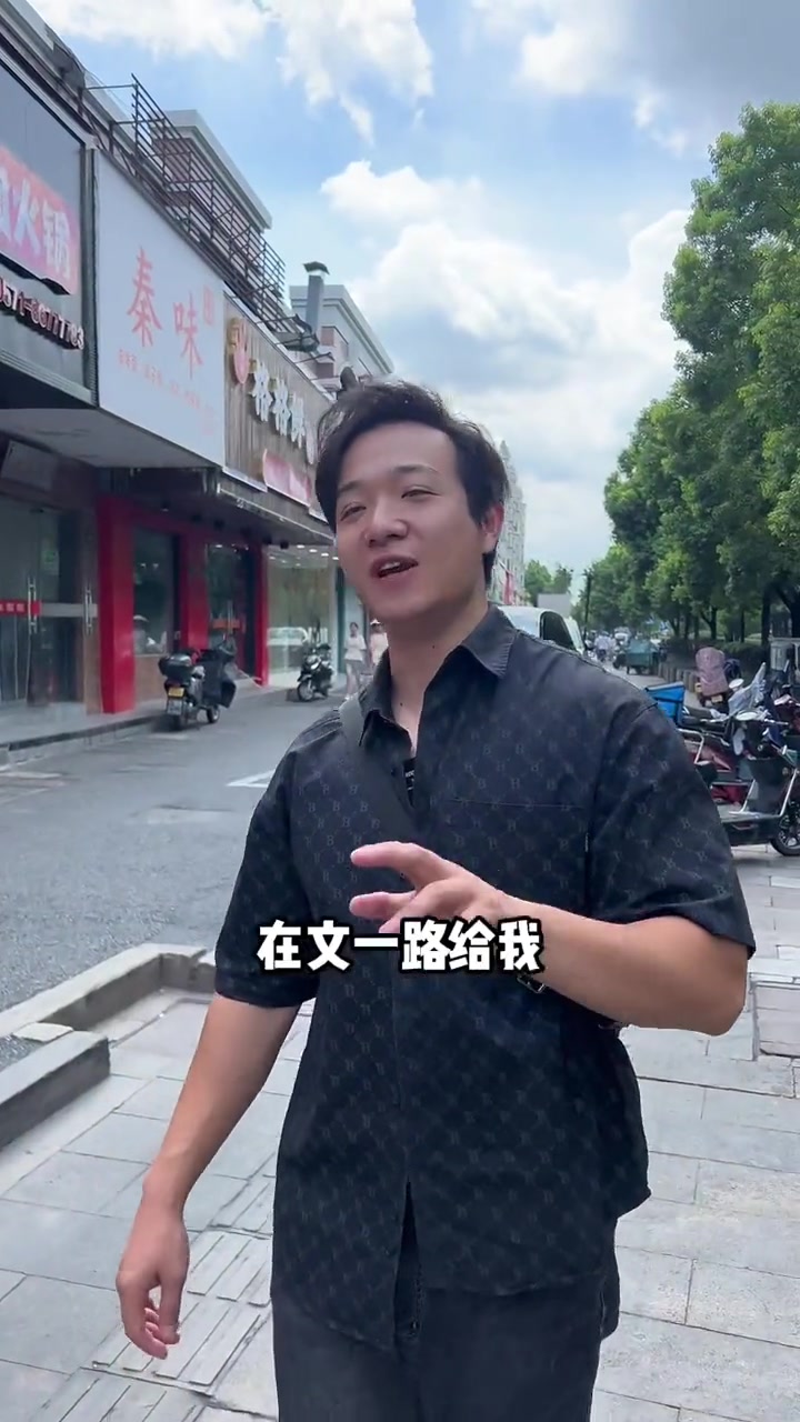 这家牛肉火锅好不一样,精选牛肋条边上的肉 大口吃肉 性价比高的牛肉火锅店推荐 吃肉我们不将