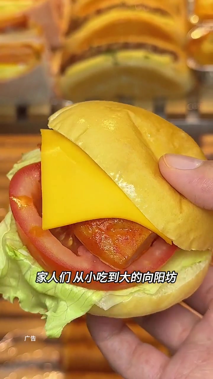 9.9可以买两个向阳坊的面包!太划算了!还有彩虹马卡龙和6寸的生日蛋糕!福州美食推荐 甜品