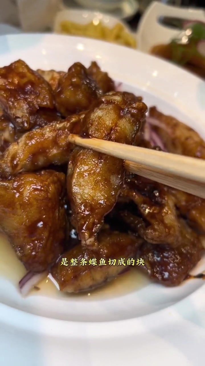 想吃特色蒙古美食就来牧人手扒羊肉吧纯羊肉馅大包子真好吃 牧人手扒羊肉 石家庄美食 大口吃肉