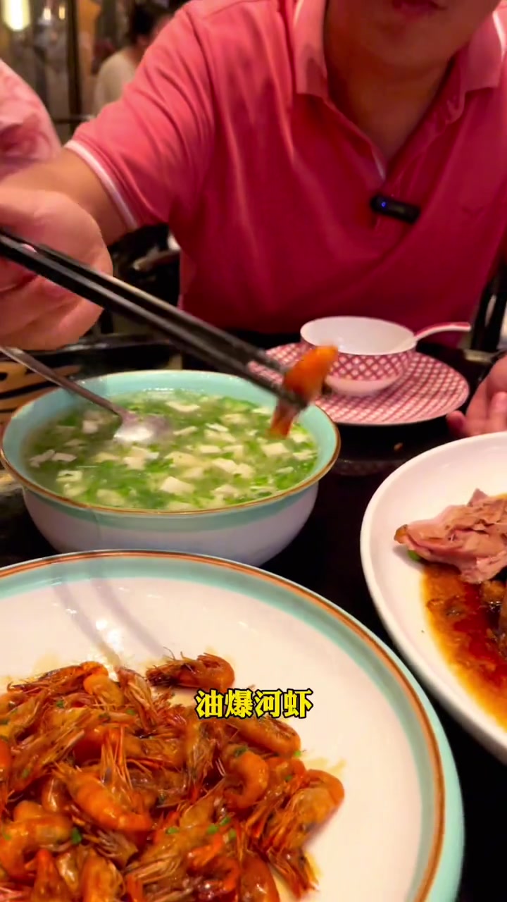 今天吃到一家百年老字号的上海正中本帮菜真的是很值得一吃,就是价小贵了点 地方特色美食 本帮