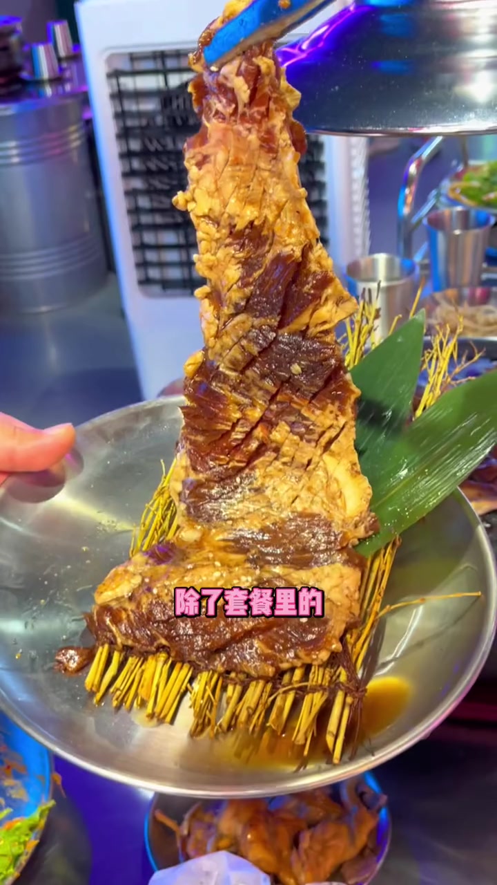 藏在姚村夜市里一家BLACK PINK黑粉风格韩式烤肉,没谁了!烤肉 韩式烤肉推荐 夏日啤